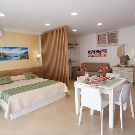 Theos Holidays Apartments จีอาร์ดีนี นักซอส ภายนอก รูปภาพ